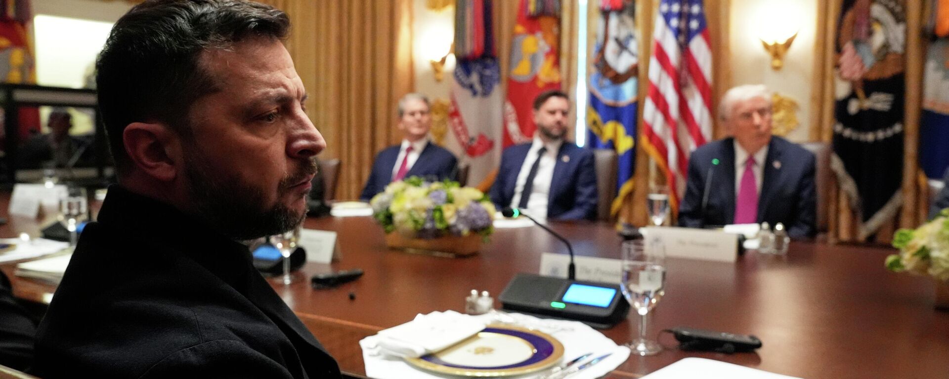 Владимир Зеленский АКШ президенти Дональд Трамп менен жолугуушусу - Sputnik Кыргызстан, 1920, 18.10.2025