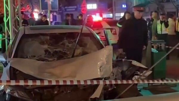 ДТП 18 октября на пересечении улиц Боконбаева и Абдрахманова в Бишкеке - Sputnik Кыргызстан