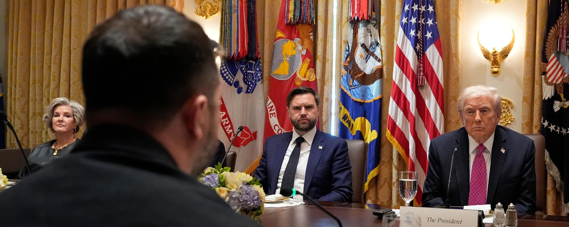 Встреча президента Дональда Трампа с Владимиром Зеленским - Sputnik Кыргызстан, 1920, 20.10.2025