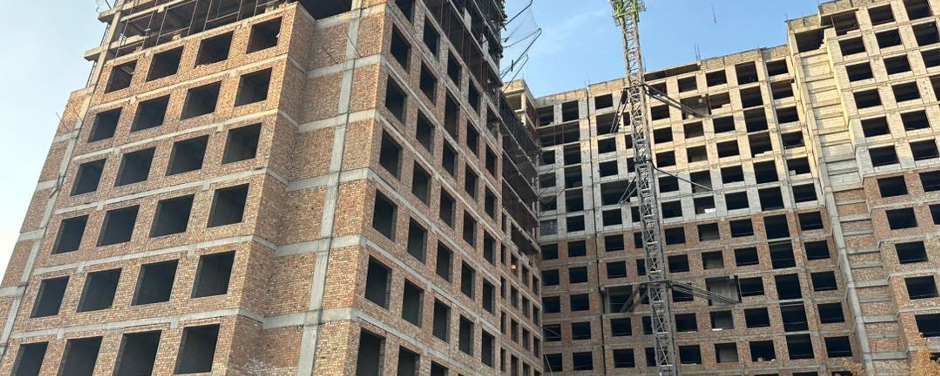 Выявление нарушений при строительстве 16-этажного дома в Бишкеке - Sputnik Кыргызстан, 1920, 20.10.2025