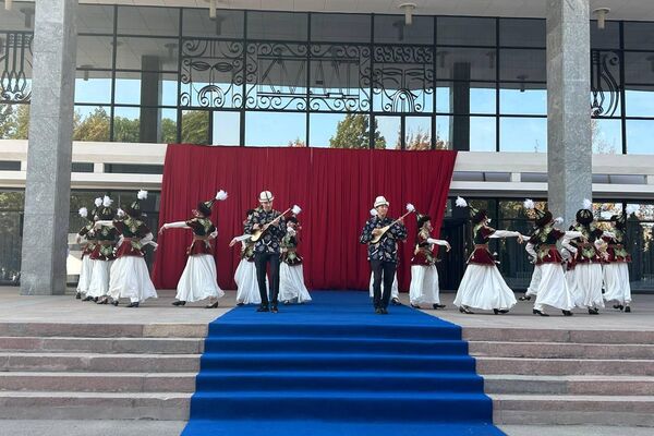 В Кыргызском национальном академическом театре драмы имени Т. Абдумомунова открылся Х международный театральный фестиваль Art-Ordo - Sputnik Кыргызстан