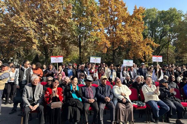 Мероприятие посвящено 80-летию Победы в Великой Отечественной войне и 90-летию со дня рождения народного писателя, драматурга Мара Байджиева - Sputnik Кыргызстан