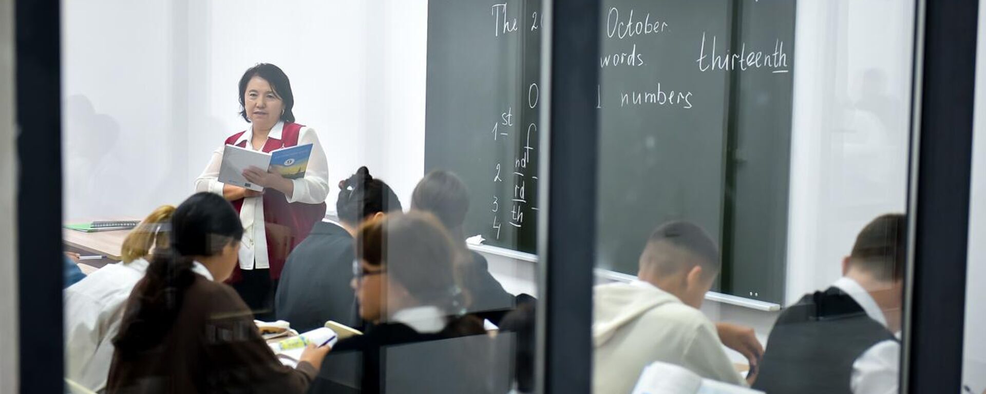 Открытие филиала школы на базе жилого комплекса Мурас в Бишкеке - Sputnik Кыргызстан, 1920, 20.10.2025