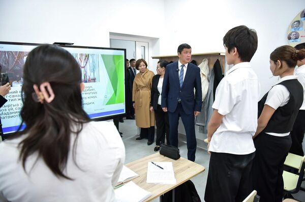 Помещения рассчитаны на 1 000 детей, занятия проводятся в две смены - Sputnik Кыргызстан