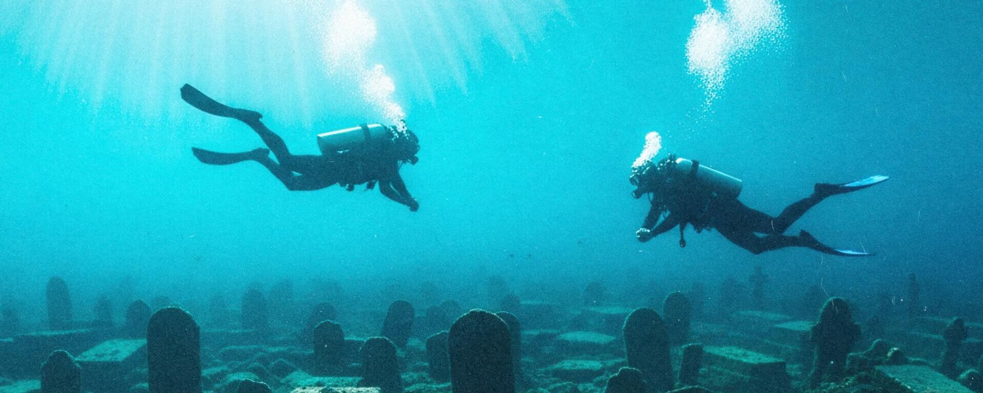 Древние могилы нашли на дне Иссык-Куля — видео - Sputnik Кыргызстан, 1920, 20.10.2025