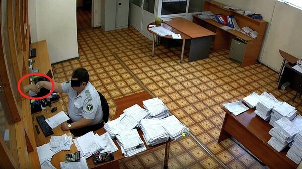 Задержание пятерых таможенников получавших бонусы от перевозчиков - Sputnik Кыргызстан