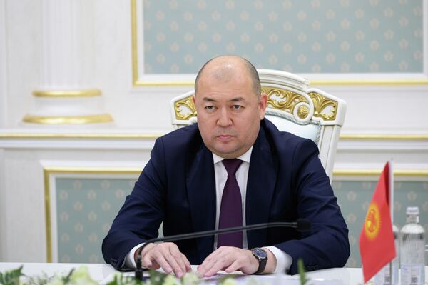 Генпрокурор России и Кыргызстана Максат Асаналиев во время встречи с российским коллегой - Sputnik Кыргызстан