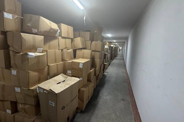 Кроме того, без фактической необходимости были закуплены дорогостоящие онкологические препараты, которые на момент аудита находились на складе более года. Реализованные препараты для онкологических больных не прошли сертификацию качества и лабораторные исследования, подтверждающие их пригодность. - Sputnik Кыргызстан