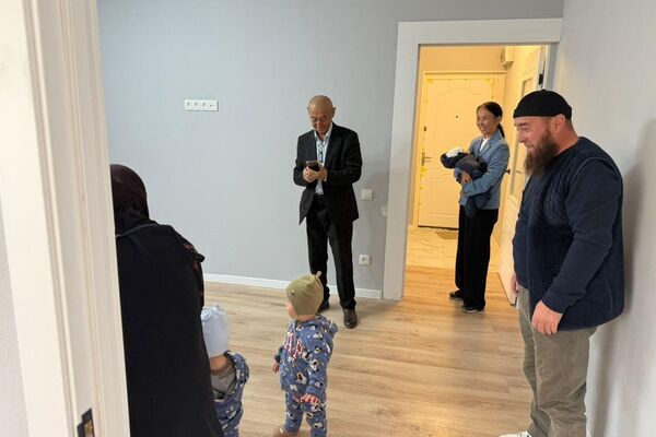 Ранее музыкант через Жогорку Кенеш обратился к Ташиеву с просьбой улучшить его жилищное положение - Sputnik Кыргызстан