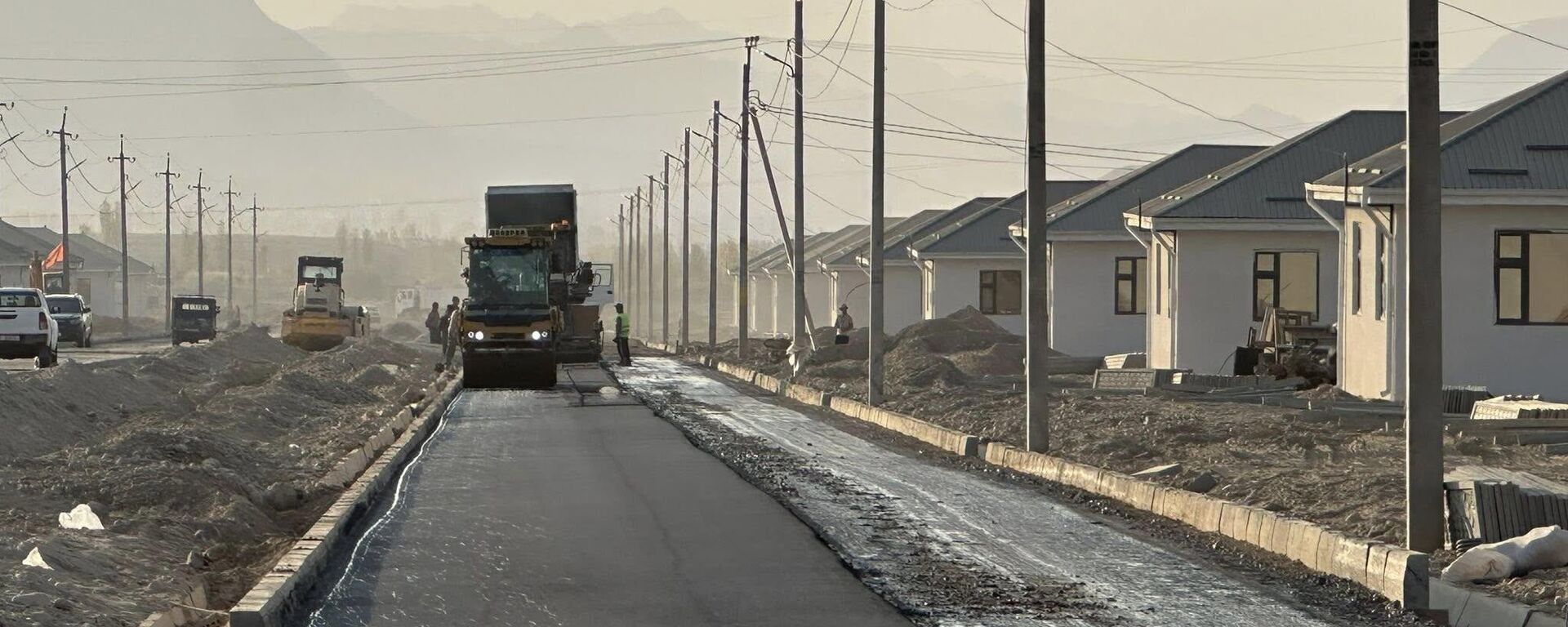 Баткендеги Жаңы Достук айылы курулуп бүтүп, эл көчүп келе баштады - Sputnik Кыргызстан, 1920, 23.10.2025