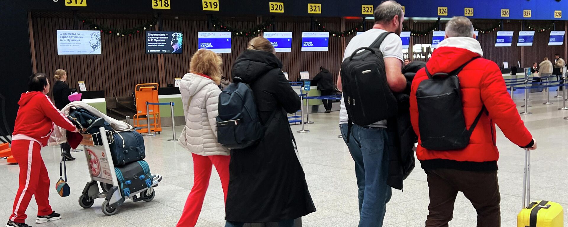 Аэропорттогу жүргүнчүлөр. Архив - Sputnik Кыргызстан, 1920, 24.10.2025