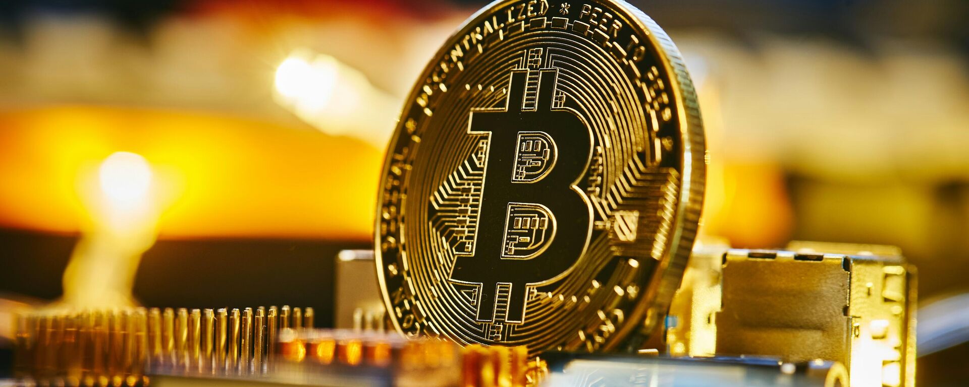 Биткоин криптовалютасы. Иллюстративдик сүрөт - Sputnik Кыргызстан, 1920, 24.10.2025