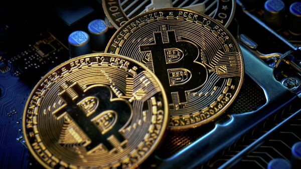 Монеты Биткоин. Иллюстративное фото - Sputnik Кыргызстан