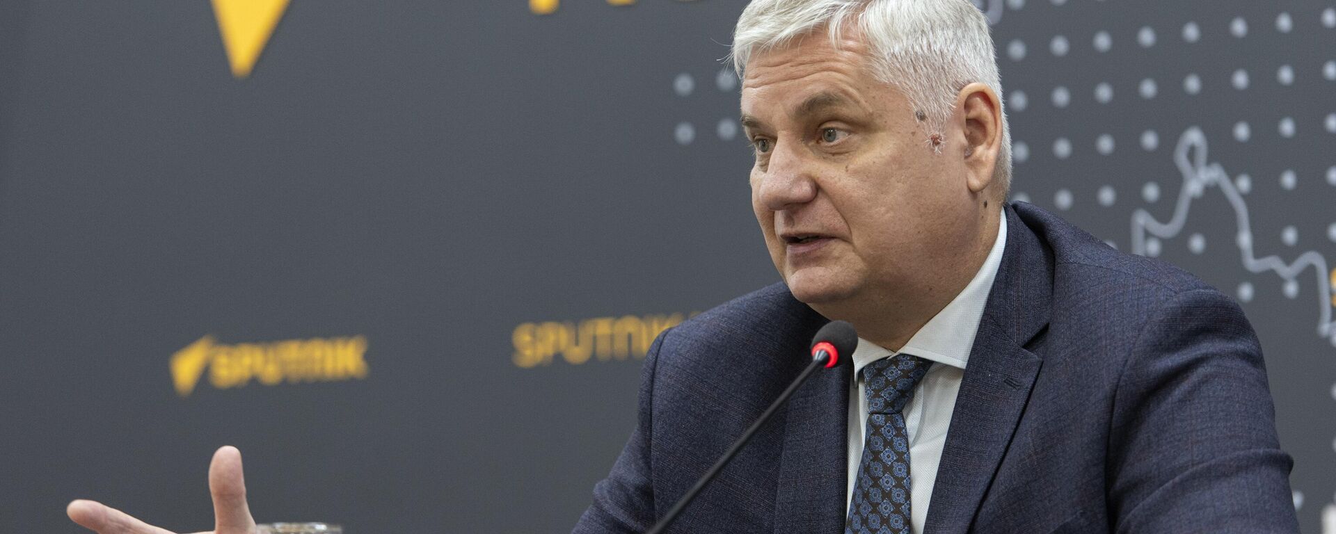 Ведущий научный сотрудник Института международных исследований МГИМО Сергей Маркедонов - Sputnik Кыргызстан, 1920, 24.10.2025