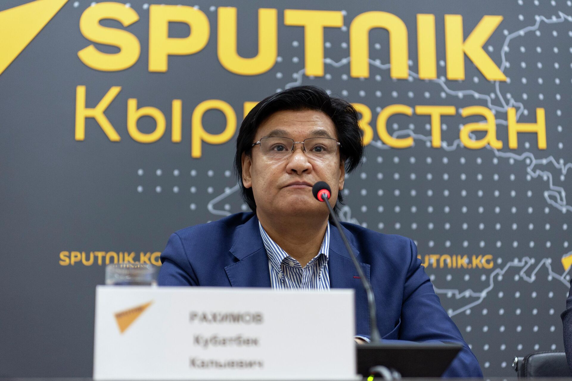 Директор центра стратегических решений Аппликата Кубатбек Рахимов - Sputnik Кыргызстан, 1920, 24.10.2025
