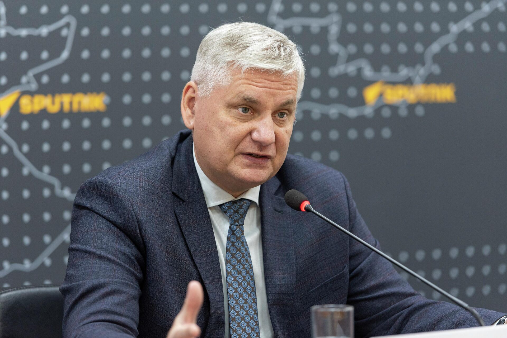 Ведущий научный сотрудник Института международных исследований МГИМО Сергей Маркедонов - Sputnik Кыргызстан, 1920, 24.10.2025