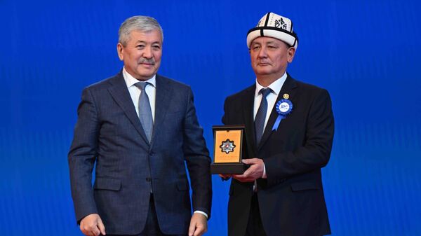 Торжественное мероприятие по случаю 100-летия КНУ им. Жусупа Баласагына в Бишкеке - Sputnik Кыргызстан