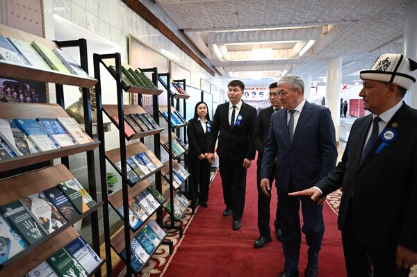 Он отметил значительный вклад вуза в развитие системы образования и науки Кыргызстана, а также подготовку квалифицированных специалистов для разных отраслей - Sputnik Кыргызстан