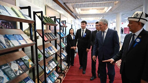 Жусуп Баласагын атындагы Кыргыз улуттук университетке 100 жыл болду - Sputnik Кыргызстан