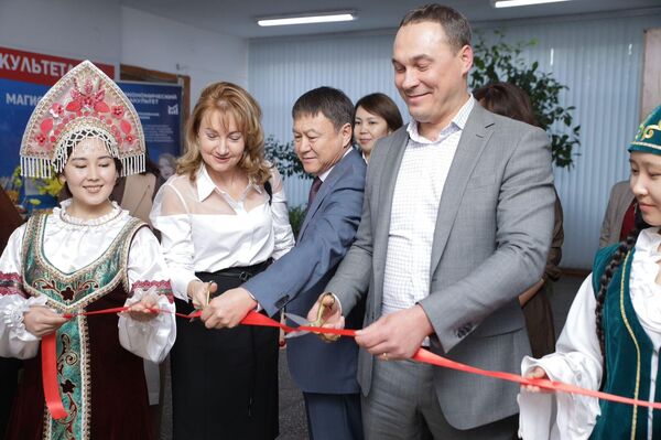 В Кыргызско-Российском Славянском университете открылась брендированная аудитория Евразийского банка развития - Sputnik Кыргызстан