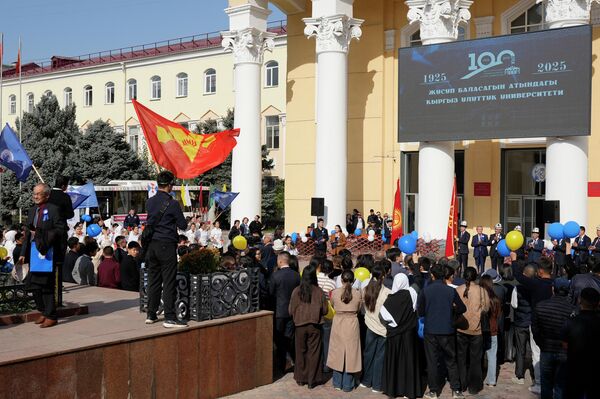 Транспорт практикалык сабактарды, семинар, Кыргызстандын аймактарына барып билим берүү боюнча иш-чараларды өткөрүүгө көчмө аянтча болот - Sputnik Кыргызстан