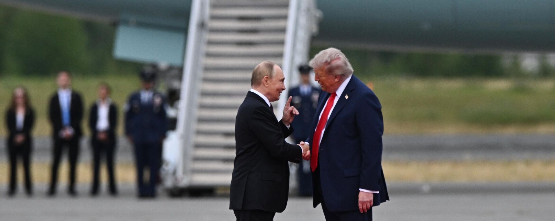 Россия менен АКШнын президенттеринин Аляскадагы жолугушуусу - Sputnik Кыргызстан, 1920, 27.10.2025