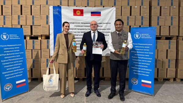 Поступление очередной партии продовольственной помощи из России в Ош  - Sputnik Кыргызстан