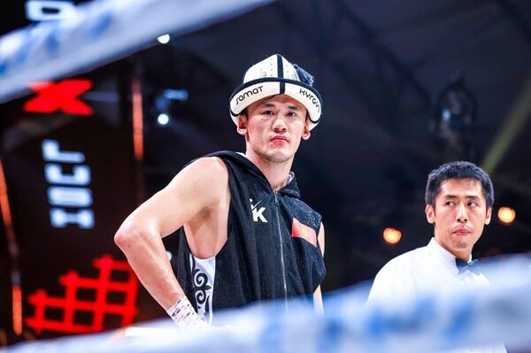 Ата мекендик спортчу беттештин алгачкы раунддарында эле мыкты техниканы колдонуп, так соккуларды урган. Анын жеңиши турнирдин бүйүр кызыткан учурларынын бири болду Ата мекендик спортчу беттештин алгачкы раунддарында эле мыкты техниканы колдонуп, так соккуларды урган. Анын жеңиши турнирдин бүйүр кызыткан учурларынын бири болду - Sputnik Кыргызстан