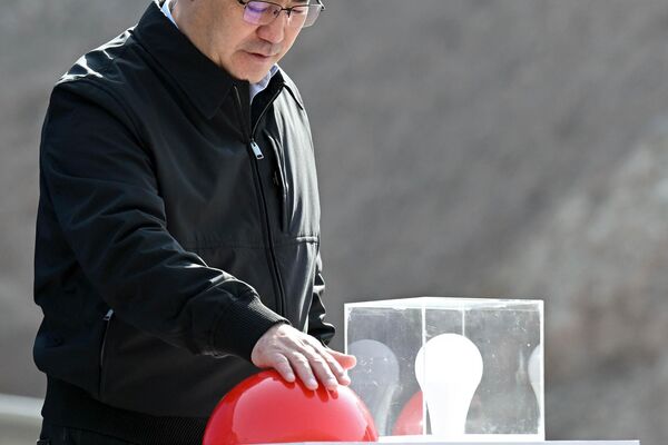 Он принял участие в церемонии официального запуска Кара-Кульской ГЭС в Джалал-Абадской области - Sputnik Кыргызстан