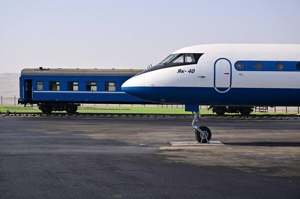 Кроме того, Жапарову показали практические занятия с применением FPV-дронов - Sputnik Кыргызстан