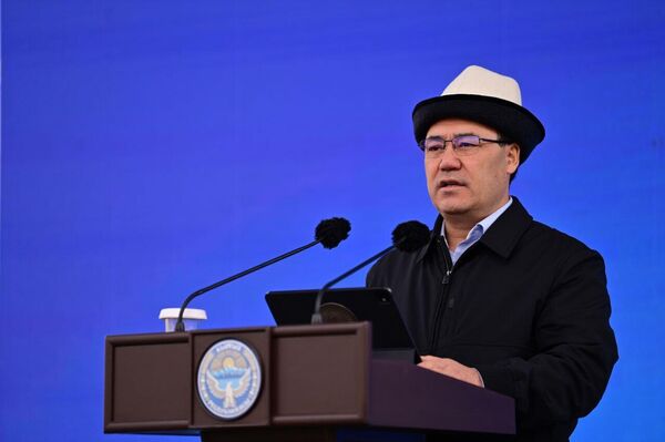 Во время церемонии Жапаров рассказал, что на сегодня жильем обеспечены более 13 тысяч семей, а свыше 69 тысяч кыргызстанцев ожидают своей очереди по госпрограммам - Sputnik Кыргызстан