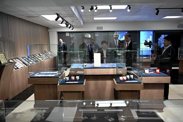 Тийиштүү шарт жок болгондуктан мамлекет өзүнүн корун чет өлкөдө сактоого аргасыз болгон - Sputnik Кыргызстан