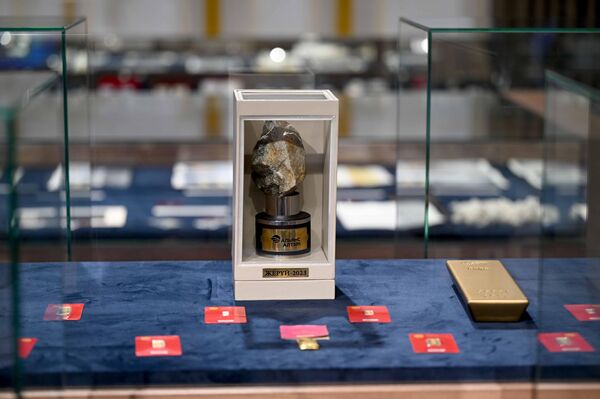 Мындан ары биз өз запастарыбызды ишенимдүү сактап гана тим болбостон, чет элдик өнөктөштөргө да ушундай кызматтарды көрсөтө алабыз&quot;, — деди президент. - Sputnik Кыргызстан