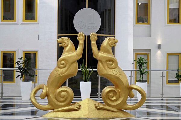 Өлкө башчынын маалымат кызматы билдиргендей, Жапаров бүгүн Улуттук банктын жаңы имаратын ачты - Sputnik Кыргызстан