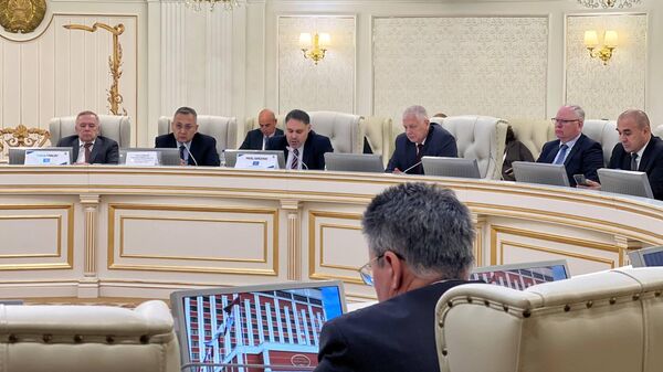 Заместитель генсека ОДКБ, спецпредставитель генсека по вопросам миротворчества Таалатбек Масадыков  (слева первый) - Sputnik Кыргызстан