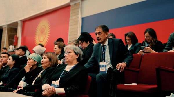 Как в Бишкеке проходит III Форум руководителей школ Кыргызстана — видео - Sputnik Кыргызстан