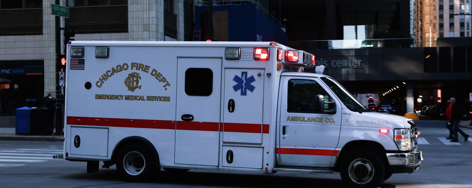 Скорая помощь пожарной службы Чикаго. Архивное фото - Sputnik Кыргызстан, 1920, 29.10.2025