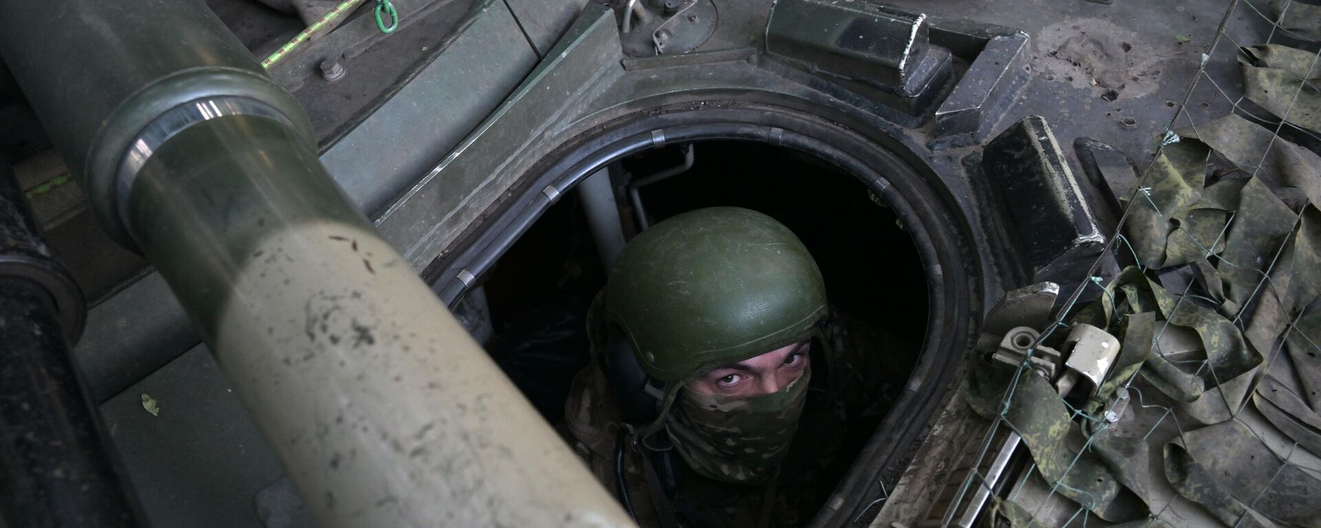 Боевая работа Первой гвардейской танковой армии на Купянском направлении - Sputnik Кыргызстан, 1920, 29.10.2025