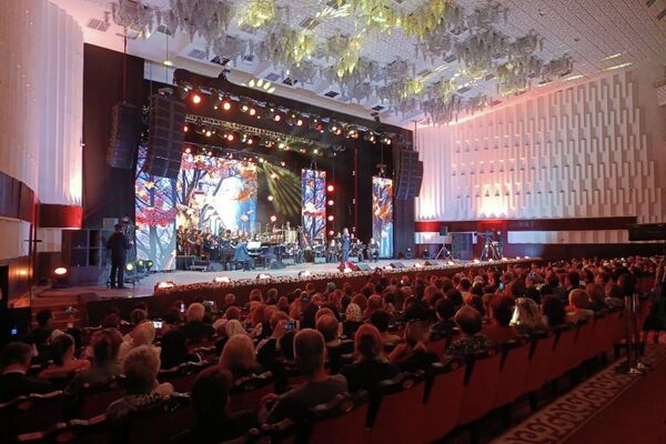 Токтогул Сатылганов атындагы Улуттук филармонияда Россиянын Кыргызстандагы маданият күндөрү салтанат менен расмий ачылды - Sputnik Кыргызстан