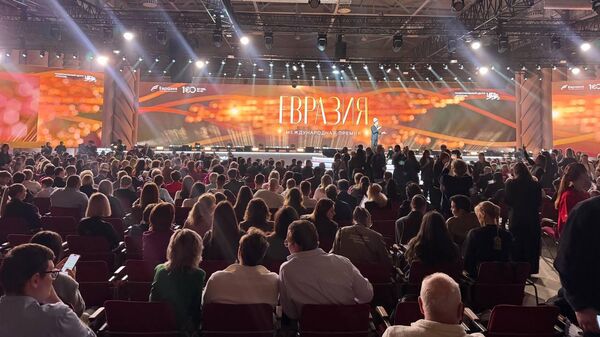 Евразия эл аралык сыйлыгынын лауреаттарын сыйлоо аземи. Видео - Sputnik Кыргызстан