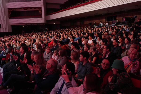 Зрители на церемонии открытия Дней культуры России в Кыргызстане - Sputnik Кыргызстан