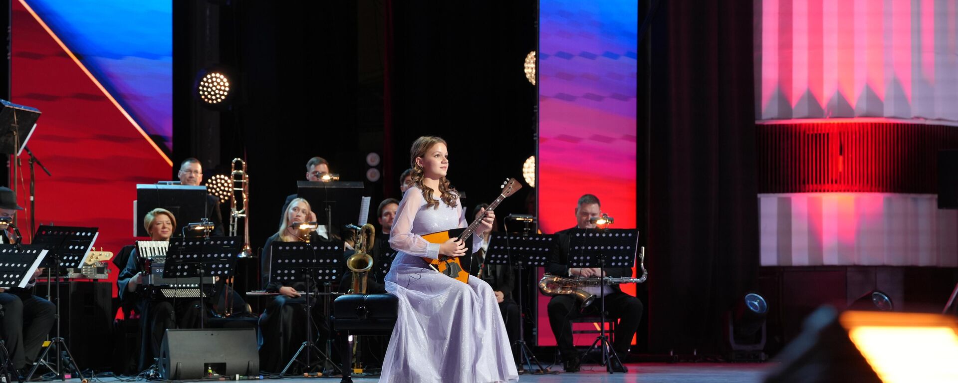 Россиянын Кыргызстандагы маданият күндөрү салтанат менен ачылды. Видео - Sputnik Кыргызстан, 1920, 29.10.2025