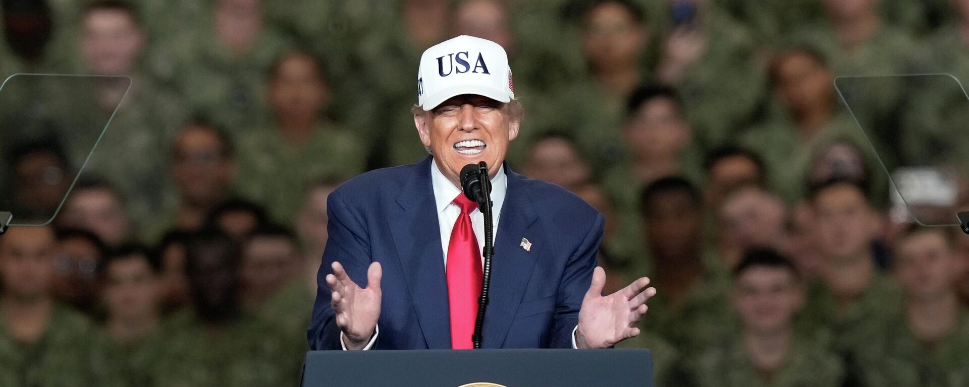 АКШ президенти Дональд Трамп - Sputnik Кыргызстан, 1920, 30.10.2025