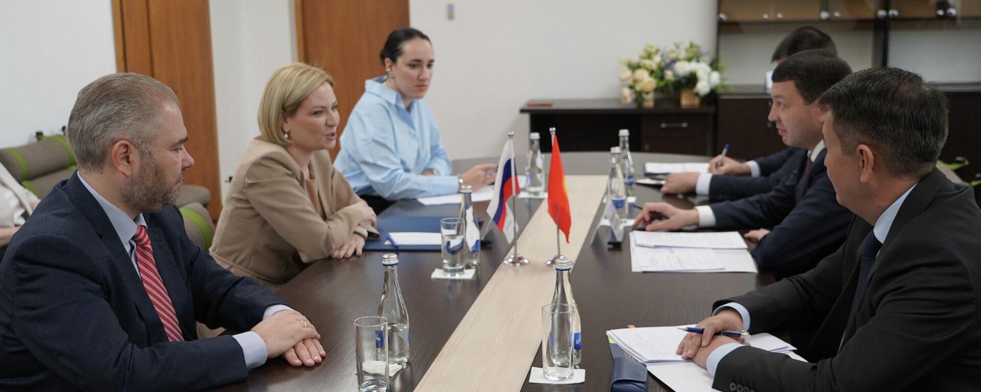 Россия менен Кыргызстандын маданият министрлери жолукту - Sputnik Кыргызстан, 1920, 30.10.2025