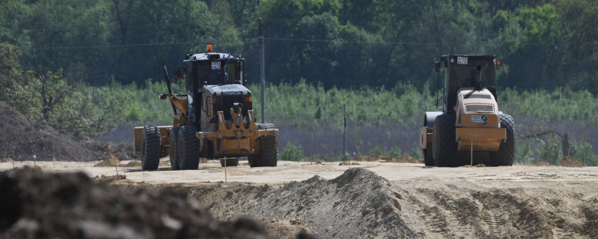 Спецтехника во время строительства дороги. Архивное фото Спецтехника во время строительства дороги. Архивное фото - Sputnik Кыргызстан, 1920, 30.10.2025