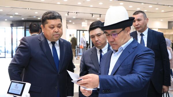 Президент Садыр Жапаров ознакомился с ходом подготовки к досрочным парламентским выборам - Sputnik Кыргызстан