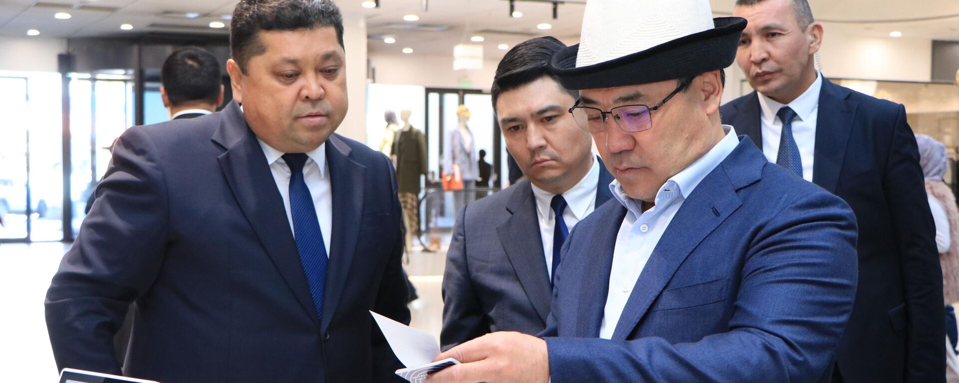 Президент Садыр Жапаров ознакомился с ходом подготовки к досрочным парламентским выборам - Sputnik Кыргызстан, 1920, 30.10.2025