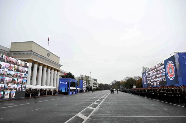 Ал акыркы 5 жылда ички иштер органдарынын материалдык-техникалык базасынын 85%ы жаңыланганын, кызматкерлердин айлыгы эки эсе көтөрүлгөнүн белгиледи - Sputnik Кыргызстан