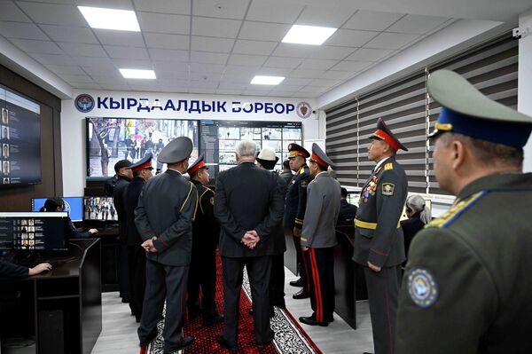 Бул жерде ыкчам бөлүмдөрдүн, тергөө кызматтарынын, нөөмөт бөлүгүнүн жана участкалык инспекторлордун натыйжалуу иштеши үчүн ыңгайлуу жана функционалдык шарттар түзүлгөн - Sputnik Кыргызстан