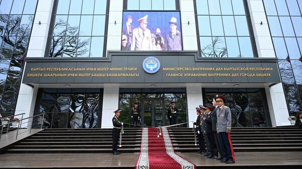 Президент КР посетил обновленное здание ГУВД города Бишкек - Sputnik Кыргызстан